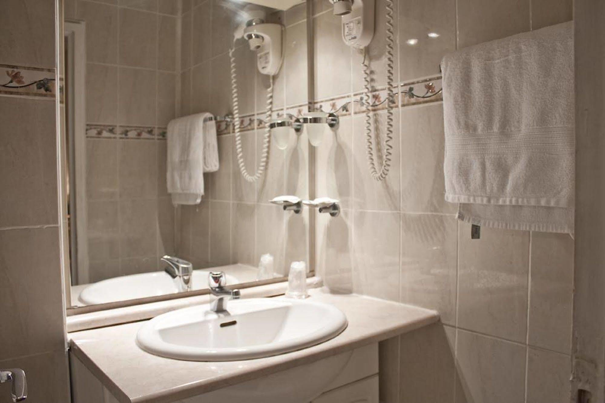 Hotel Hippodrome Παρίσι Εξωτερικό φωτογραφία